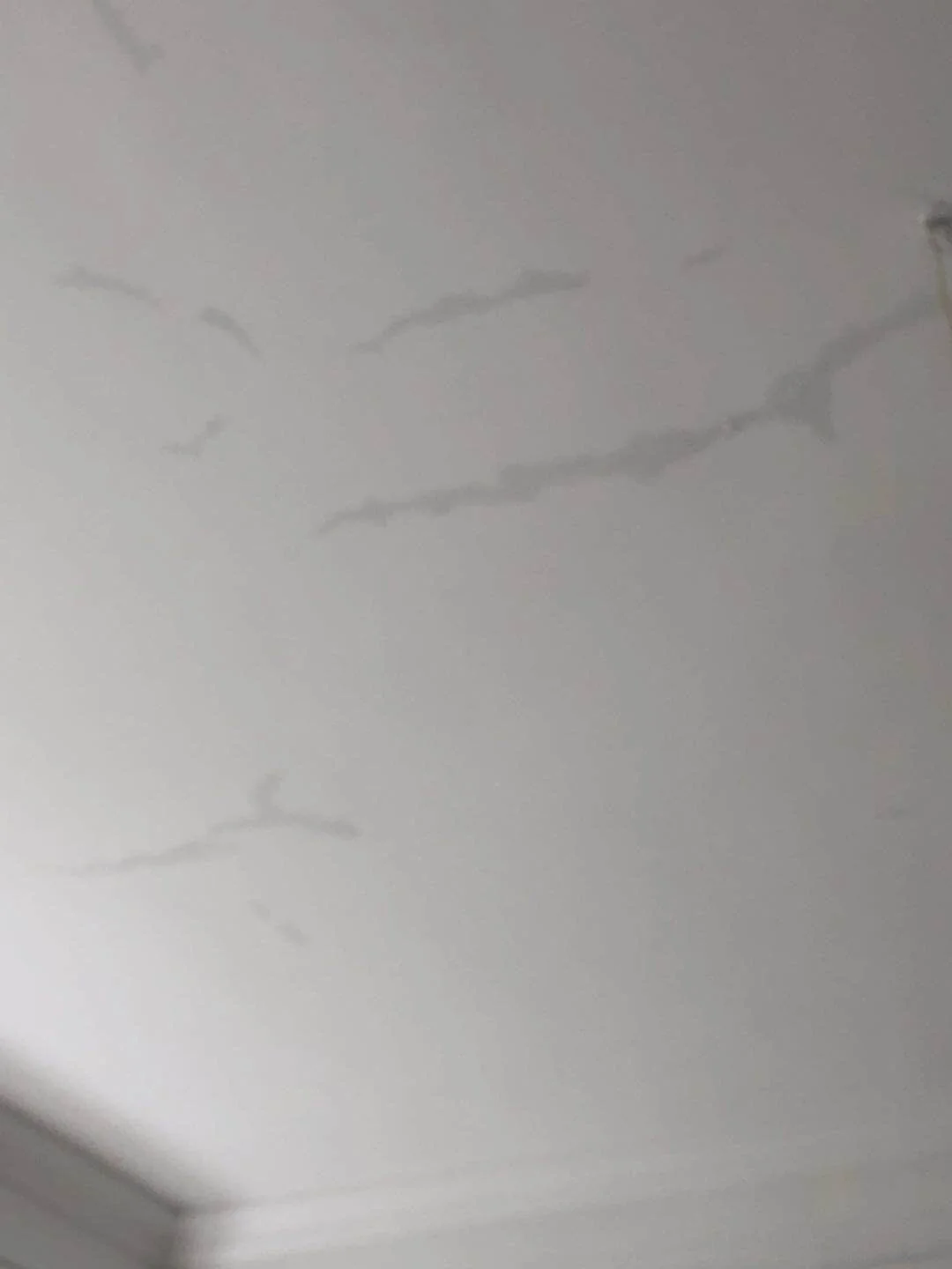 贴砖贴的不好应该怎样赔偿(瓷砖贴不好是砖问题还是手艺问题)